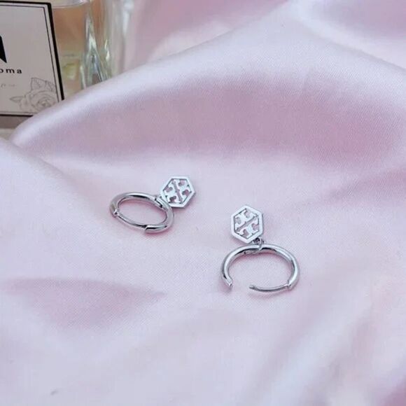 New Tory Burch Silver Hexagon Hoop Dangle Earring’s - Picture 4 of 5